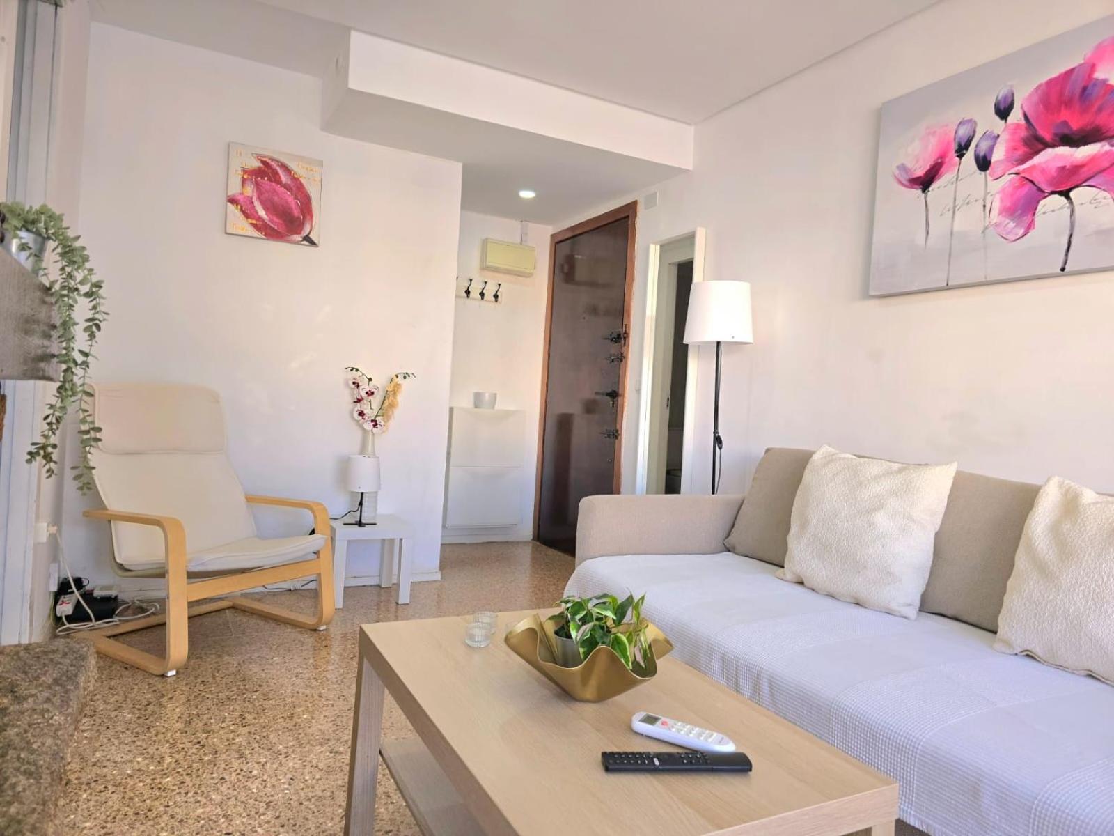 Nogalera Rainbow 2-Bedroom Apartment, Pool And Parking By Namaste Elite 托雷莫利诺斯 外观 照片