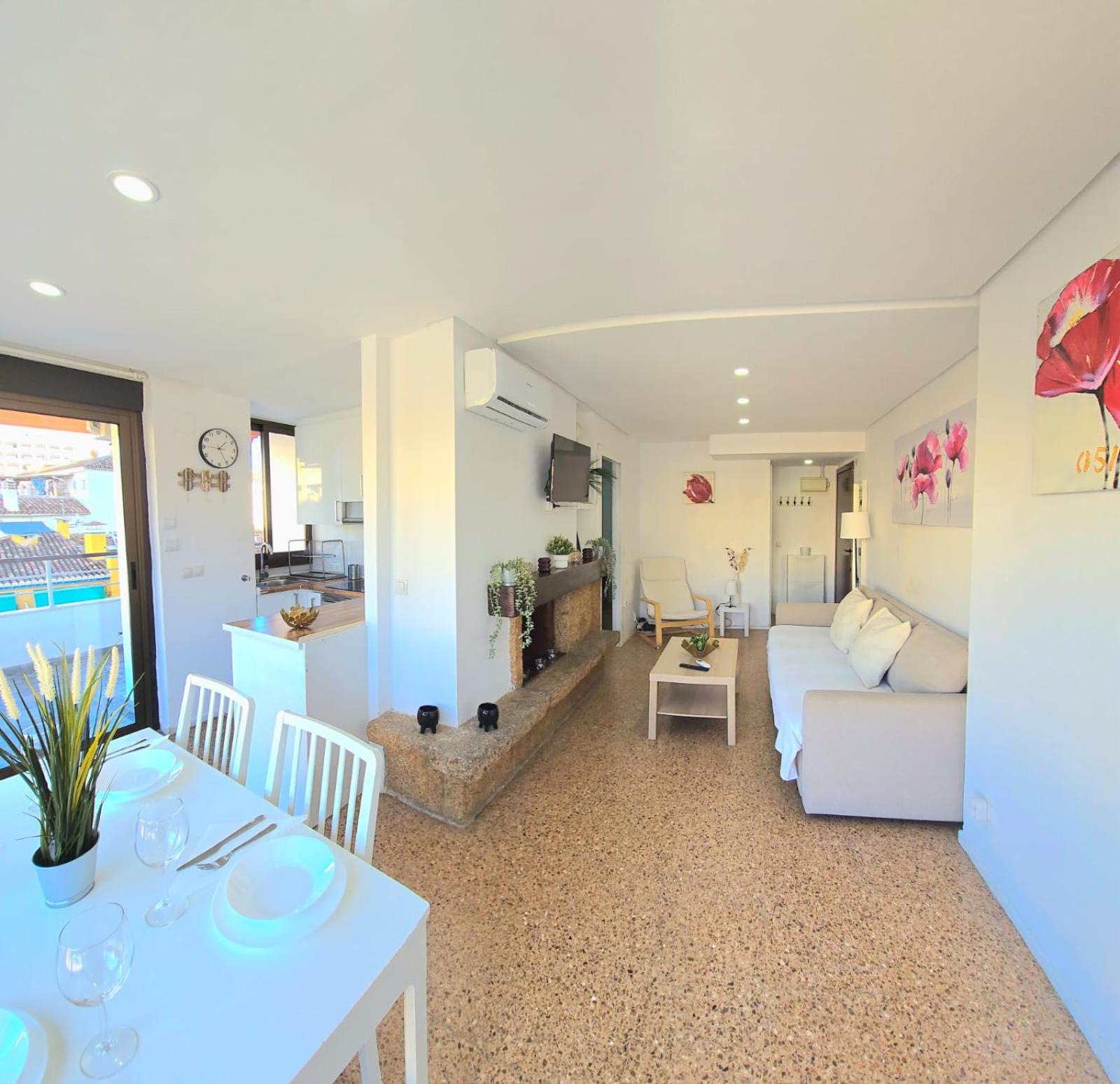Nogalera Rainbow 2-Bedroom Apartment, Pool And Parking By Namaste Elite 托雷莫利诺斯 外观 照片