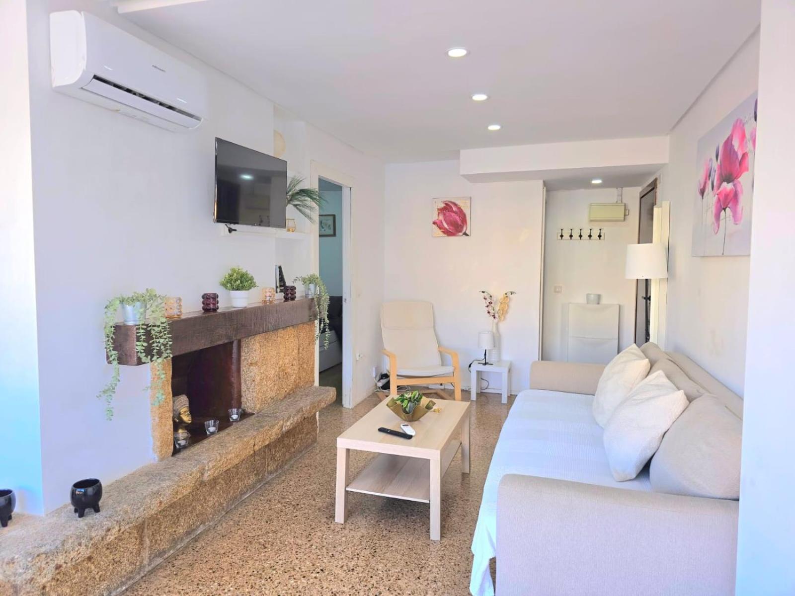 Nogalera Rainbow 2-Bedroom Apartment, Pool And Parking By Namaste Elite 托雷莫利诺斯 外观 照片