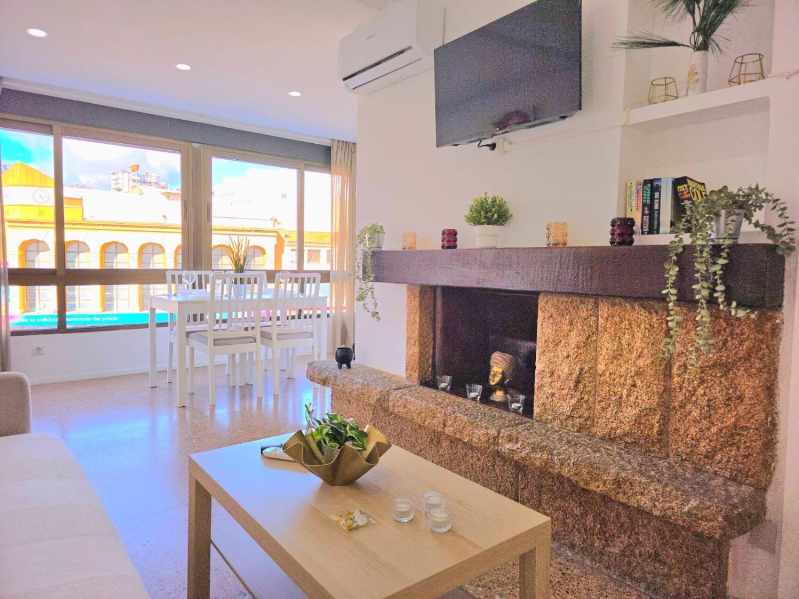 Nogalera Rainbow 2-Bedroom Apartment, Pool And Parking By Namaste Elite 托雷莫利诺斯 外观 照片