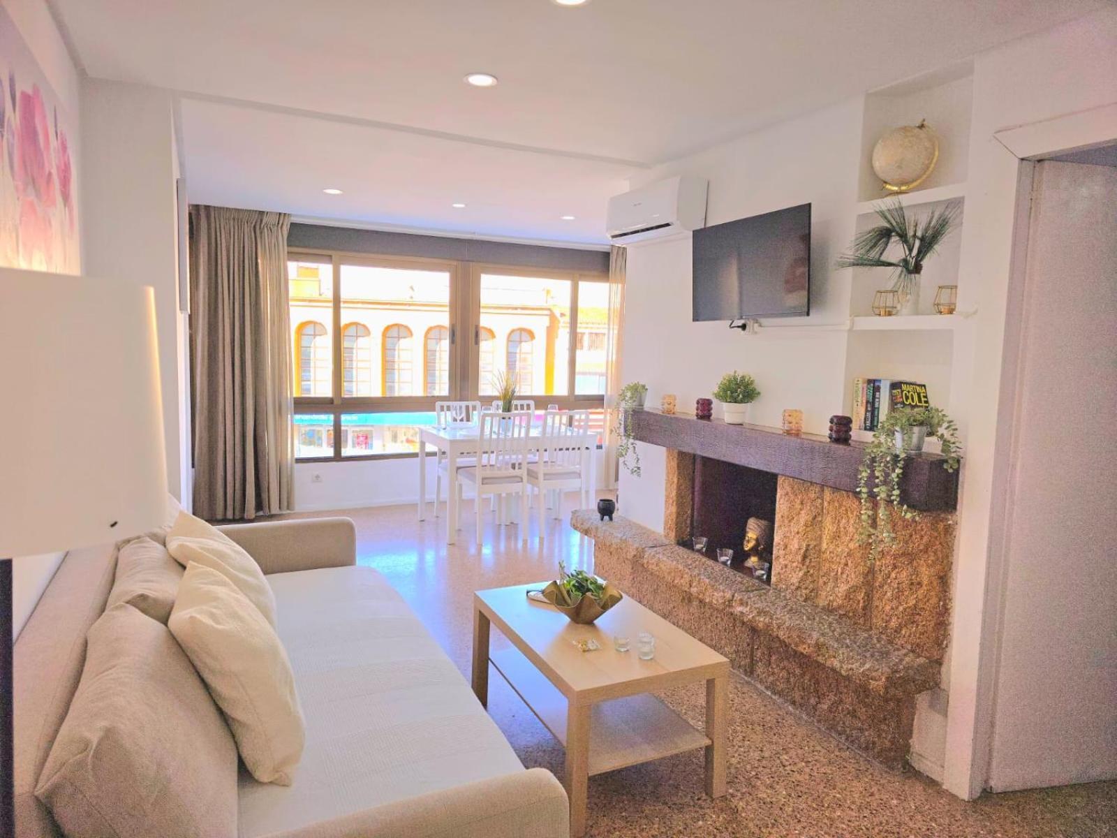 Nogalera Rainbow 2-Bedroom Apartment, Pool And Parking By Namaste Elite 托雷莫利诺斯 外观 照片