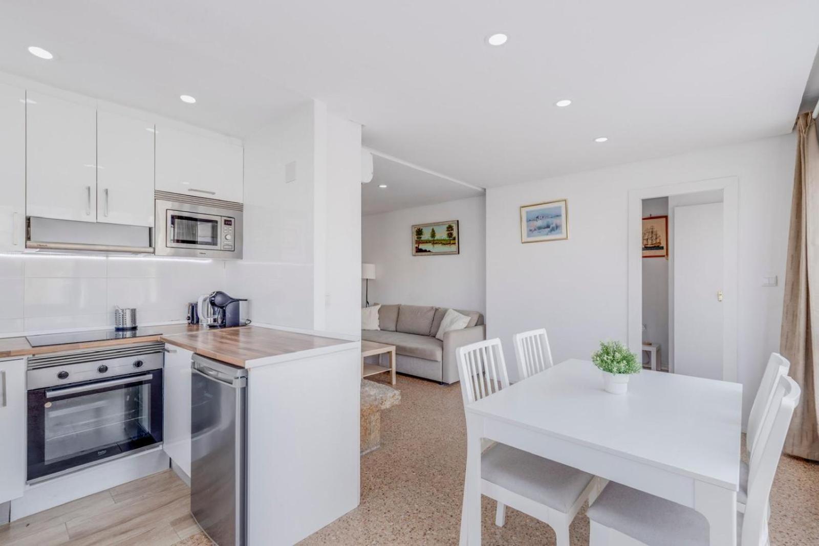 Nogalera Rainbow 2-Bedroom Apartment, Pool And Parking By Namaste Elite 托雷莫利诺斯 外观 照片