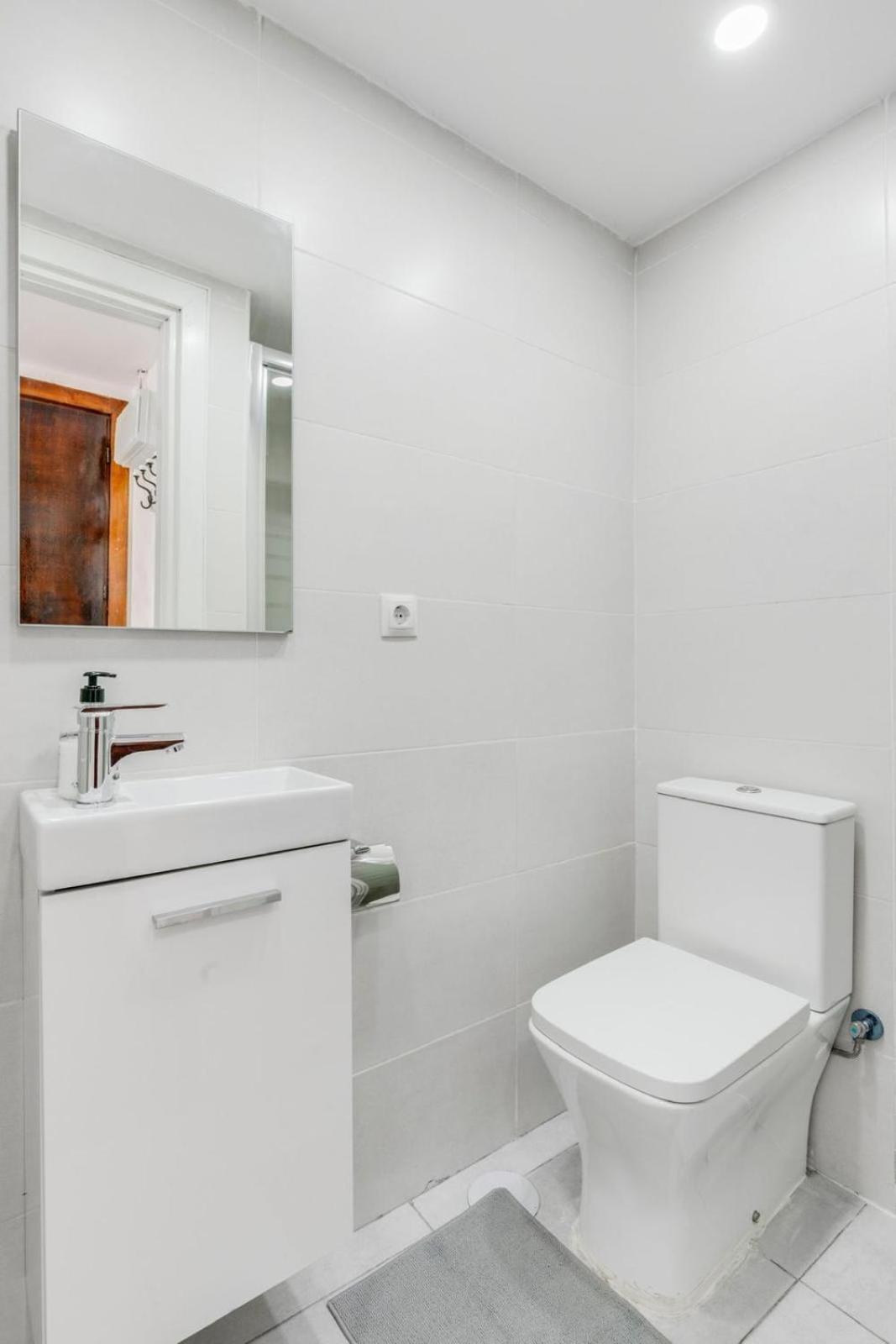 Nogalera Rainbow 2-Bedroom Apartment, Pool And Parking By Namaste Elite 托雷莫利诺斯 外观 照片