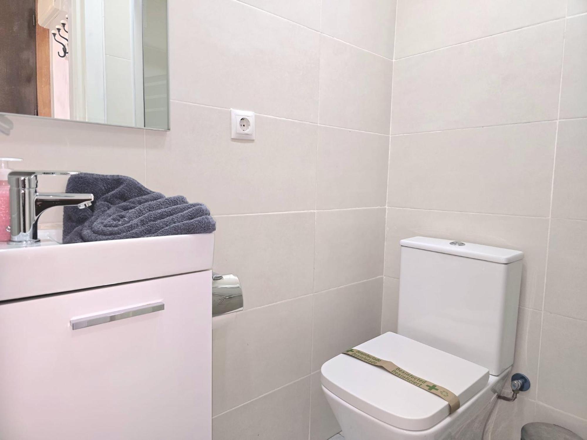 Nogalera Rainbow 2-Bedroom Apartment, Pool And Parking By Namaste Elite 托雷莫利诺斯 外观 照片