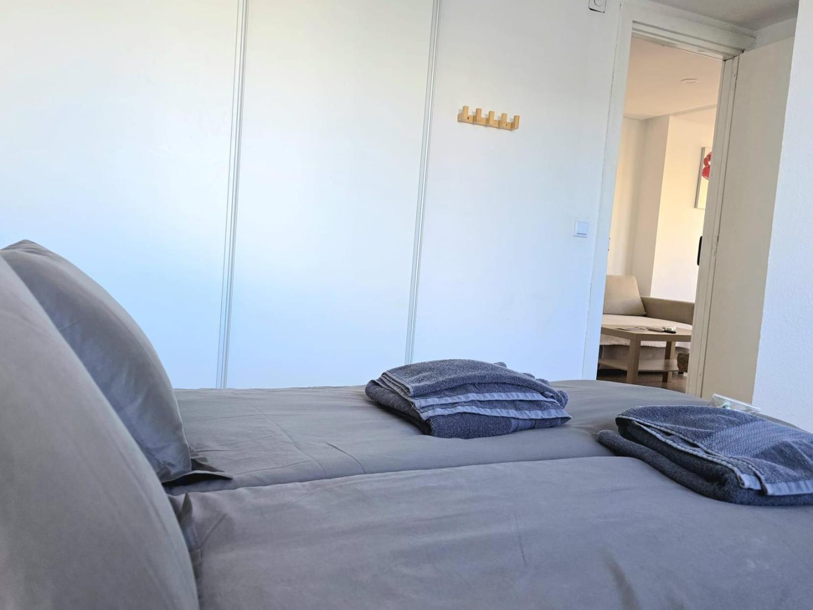 Nogalera Rainbow 2-Bedroom Apartment, Pool And Parking By Namaste Elite 托雷莫利诺斯 外观 照片