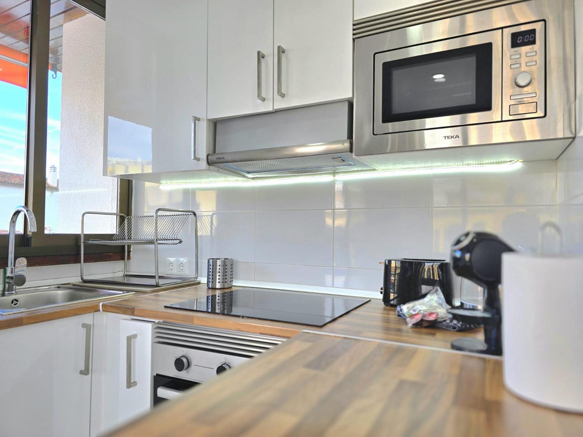 Nogalera Rainbow 2-Bedroom Apartment, Pool And Parking By Namaste Elite 托雷莫利诺斯 外观 照片
